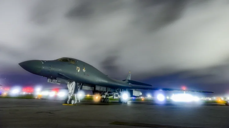بمب‌افکن B-1B آمریکا به موشک‌های مافوق صوت مجهز می‌ شود