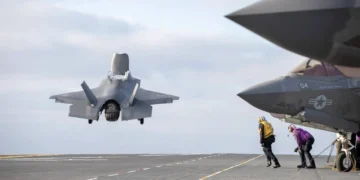 گرفتار شدن جنگنده F-35 بریتانیا در هند؛ نگرانی‌ها از افشای فناوری محرمانه