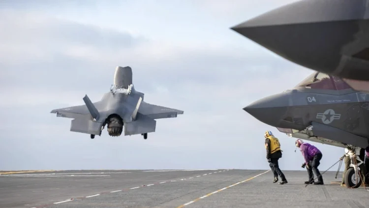 گرفتار شدن جنگنده F-35 بریتانیا در هند؛ نگرانی‌ها از افشای فناوری محرمانه