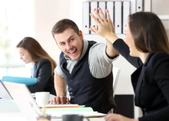 هفته کاری چهار روزه سلامت روان و رضایت شغلی را افزایش می ‌دهد