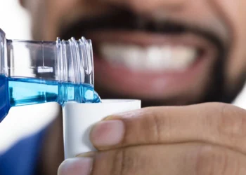 حذف هدفمند باکتری های مضر دهان با دهانشویه گیاهی