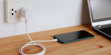 راهنمای خرید بهترین شارژر دیواری تا یک میلیون تومان