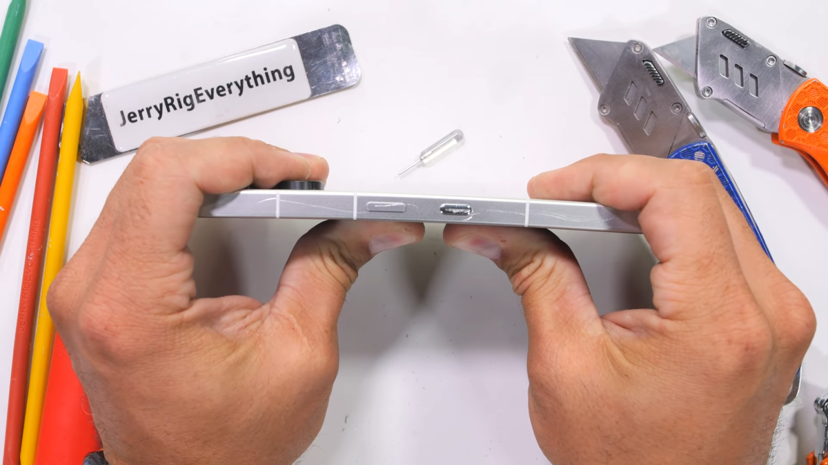 کالبدشکافی داخلی گوشی Nothing Phone (3)