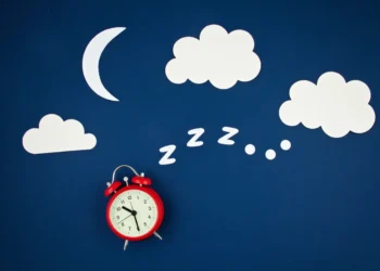 چهار تمرین کاربردی برای بهبود اختلالات خواب بدون نیاز به دارو