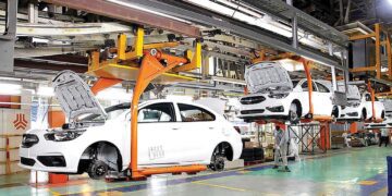 اُفت ۱۲ درصدی تولید خودرو در بهار ۱۴۰۴