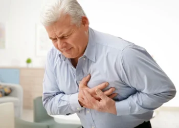 تصورات اشتباه درباره علائم حمله قلبی می ‌تواند جان شما را به خطر بیندازد