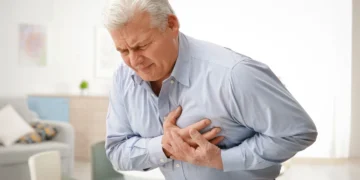 تصورات اشتباه درباره علائم حمله قلبی می ‌تواند جان شما را به خطر بیندازد