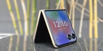 نسخه کریستالی ریزر ۶۰ موتورولا