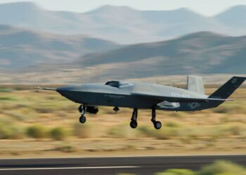 نخستین پرواز آزمایشی پهپاد جنگنده نسل ششم YFQ-42A آمریکا انجام شد