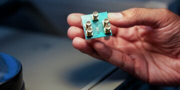 تراشه Microwave Brain دانشگاه کورنل