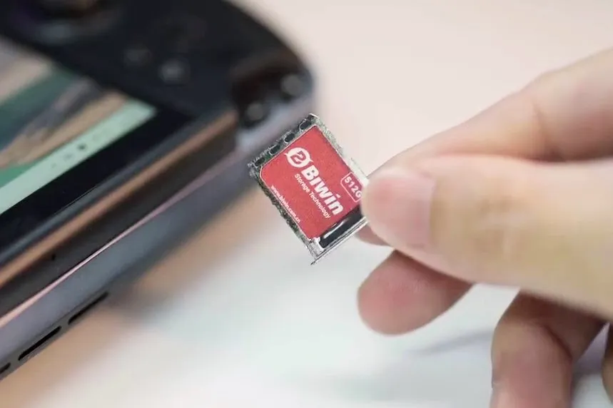 SSD های بسیار کوچک چین