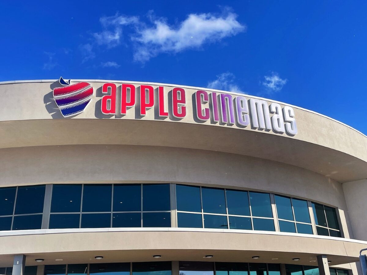 شکایت اپل از سینماهای زنجیرهای Apple Cinemas