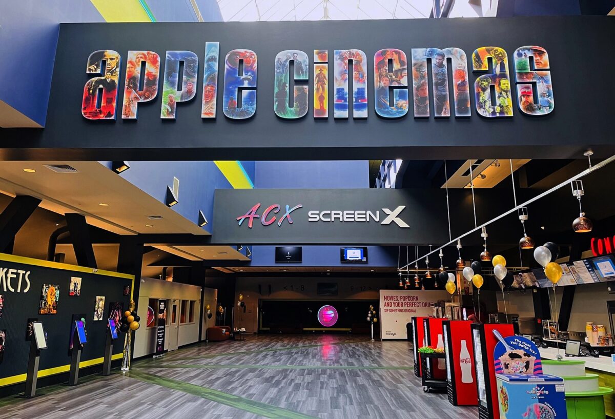 اپل از سینماهای زنجیرهای Apple Cinemas به دلیل نقض علائم تجاری شکایت کرد