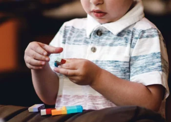 چاقی مادر قبل از بارداری می تواند خطر اوتیسم را در پسران افزایش دهد