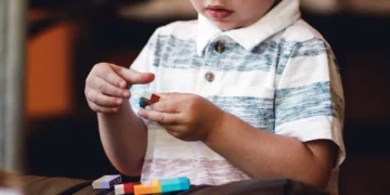 چاقی مادر قبل از بارداری می ‌تواند خطر اوتیسم را در پسران افزایش دهد