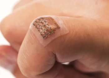 توسعه یک برچسب الکترونیکی نوآورانه برای نظارت لحظه ‌ای بر فشار خون