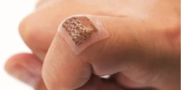 توسعه یک برچسب الکترونیکی نوآورانه برای نظارت لحظه ‌ای بر فشار خون