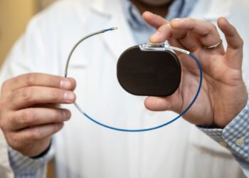 شارژ بیسیم ایمپلنتهای پزشکی با امواج فراصوت در کمتر از دو ساعت