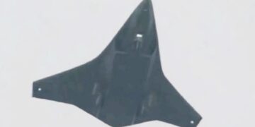 تصاویر جت جنگنده رادارگریز جدید چین لو رفت