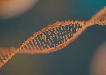 دانشمندان چینی سیستمی برای ویرایش دقیق میلیون ‌ها قطعه DNA ابداع کردند