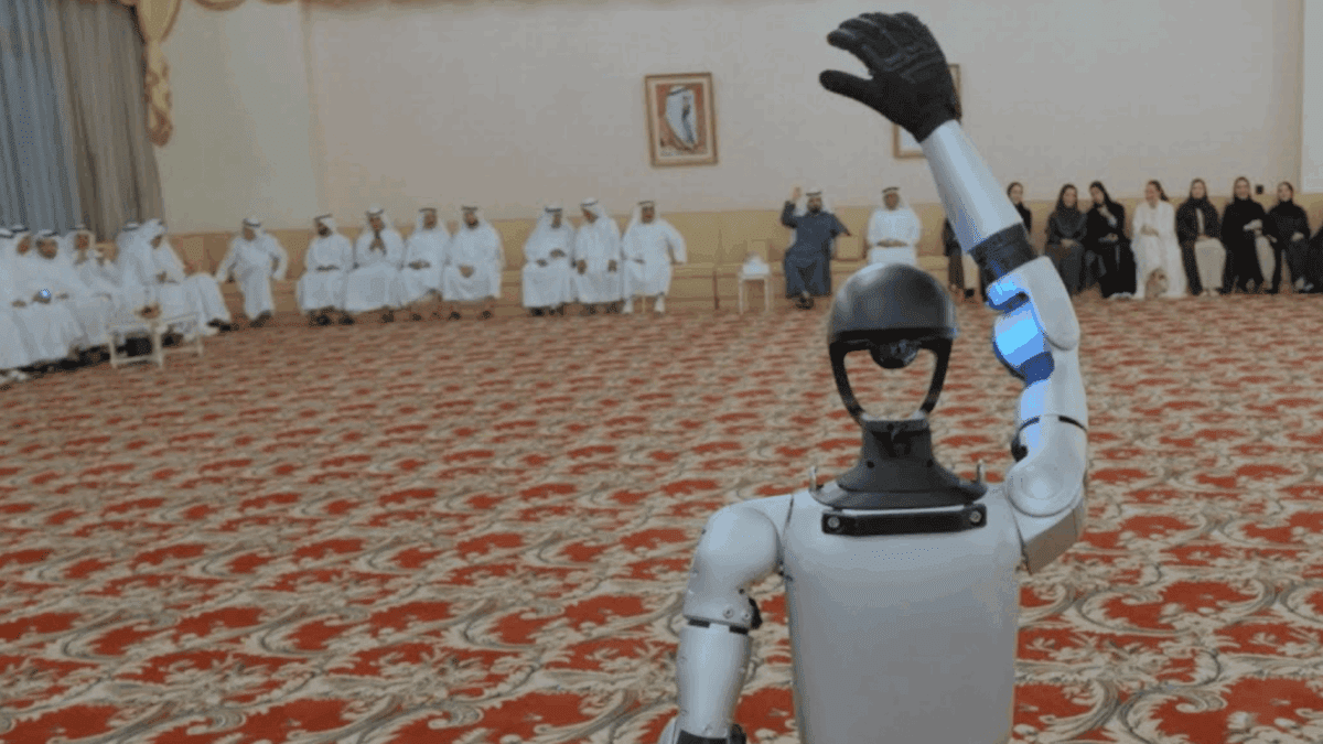 تعامل حاکم دبی با ربات انساننمای G1 در مراسمی زنده