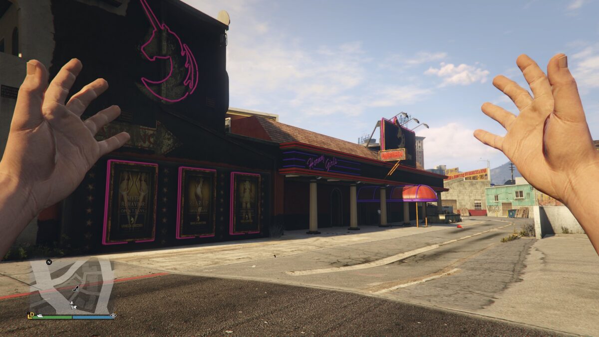به گفته این افشاگر، کاربران برای ورود به GTA Online یا استفاده از برخی امکانات خاص مانند پیامهای درون بازی، چت متنی و ویژگی Snapmatic، نیاز به تأیید سن خواهند داشت. وی همچنین تصاویری از فایلهای داخلی بازی منتشر کرد که نشان میدهند در صورت عدم احراز سن، برخی قابلیتها برای کاربر مسدود خواهند شد.