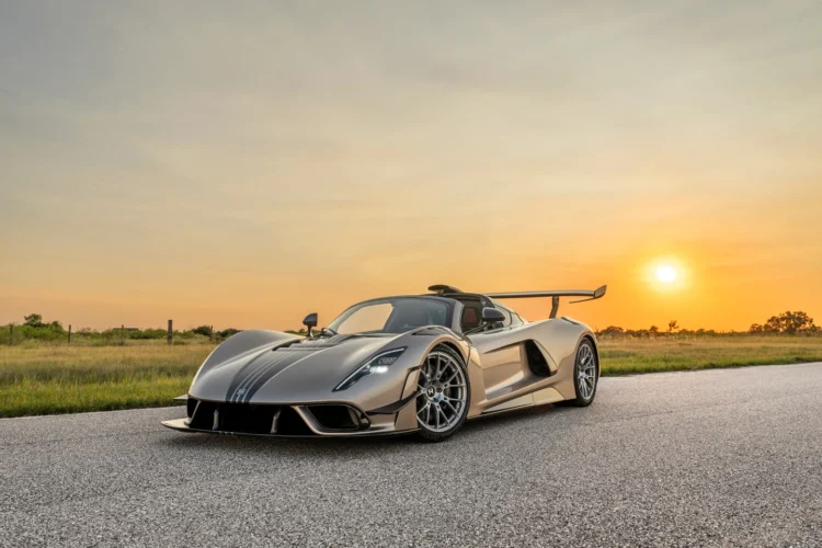 معرفی ابرخودروی ۲,۰۳۱ اسب بخاری Venom F5 Revolution LF هنسی با گیربکس دستی