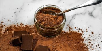 دانشمندان با کمک میکروب ها خوش طعم ترین شکلات جهان را در آزمایشگاه ساختند