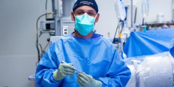 نخستین جراحی ستون فقرات گردنی جهان با ایمپلنت کاملاً شخصی سازی شده انجام شد