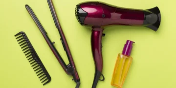 استفاده از اتوی مو و اسپری‌ها، میلیاردها نانوذره خطرناک وارد ریه ‌ها  می‌ کند