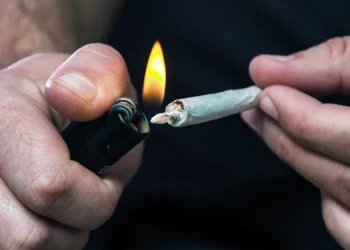 مصرف حشیش خطر ابتلا به سرطان دهان را سه برابر افزایش می‌ دهد