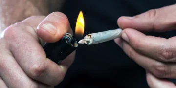 مصرف حشیش خطر ابتلا به سرطان دهان را سه برابر افزایش می‌ دهد