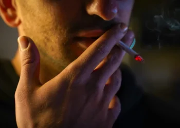 نقش غیرمنتظره سیگار در بهبود علائم کولیت اولسراتیو