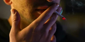 نقش غیرمنتظره سیگار در بهبود علائم کولیت اولسراتیو