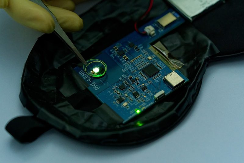 نخستین لنز چشم بیسیم OLED جهان ابداع شد
