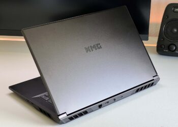 لپ‌تاپ XMG Focus 17 M25 با پردازنده گرافیکی Nvidia GeForce RTX 5070 Ti و قیمت ۱۸۴۹ یورو، بهترین گزینه مقرون‌به‌صرفه برای بازی‌های سنگین محسوب می‌شود. این مدل عملکرد بالایی را با قیمتی کمتر نسبت به رقبا ارائه می‌دهد، هرچند که برخی محدودیت‌ها و کمبودها نیز در آن مشاهده می‌شود.