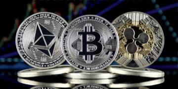 پیش‌بینی قیمت بیت‌کوین، اتریوم و ریپل در ماه اوت؛ رمزارزها در دو راهی حساس
