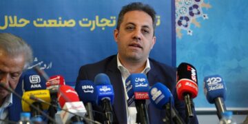 قطعی برق تولید صنایع را نصف کرده است!