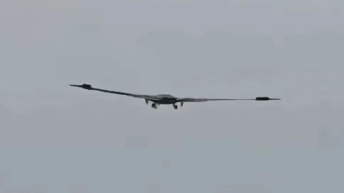 افشای تصاویر پهپاد رادارگریز جدید چین با طراحی شبیه B-2 آمریکا