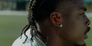 اپل با معرفی Powerbeats Fit، رقیبی قدرتمند برای هدفونهای ورزشی عرضه میکند