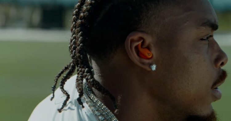 اپل با معرفی Powerbeats Fit، رقیبی قدرتمند برای هدفون‌های ورزشی عرضه می‌کند