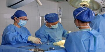 نجات معجزه آسای مرد چینی که گردن او جدا شده بود!