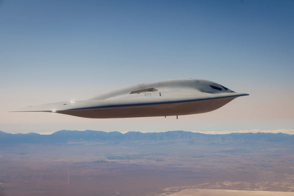 اولین پرواز دومین بمبافکن هستهای B-21 Raider