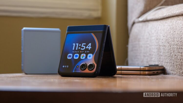 سامسونگ برای اولین بار جایگاه نخست بازار گوشی‌های تاشو را از دست داد و به رتبه سوم سقوط کرد