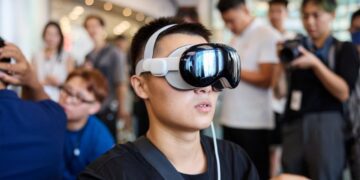 آپدیت بزرگ visionOS 26 با رابط کاربری Liquid Glass و ویجت‌های فضایی برای ویژن پرو منتشر شد