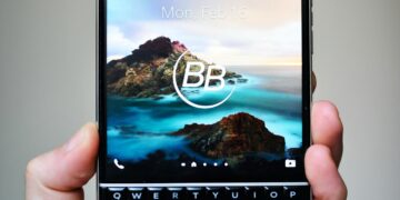 بلک‌بری Passport با کیت ارتقاء اندروید باز می‌گردد