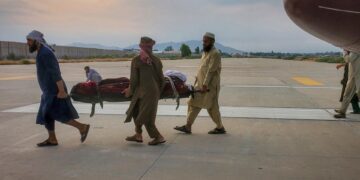 زلزله مرگبار در افغانستان ۸۰۰ کشته و هزاران زخمی بر جا گذاشت