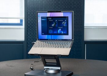 استند لپ‌تاپ هوشمند لنوو با قابلیت رهگیری چهره معرفی شد