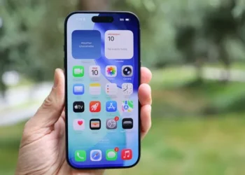 طراحی Liquid Glass در iOS 26 کاربران را دچار سرگیجه و خستگی چشم کرده است