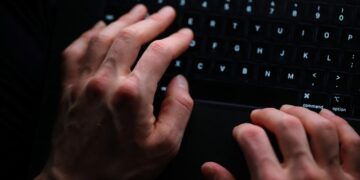 دستکاری احساسی چت‌بات‌ها